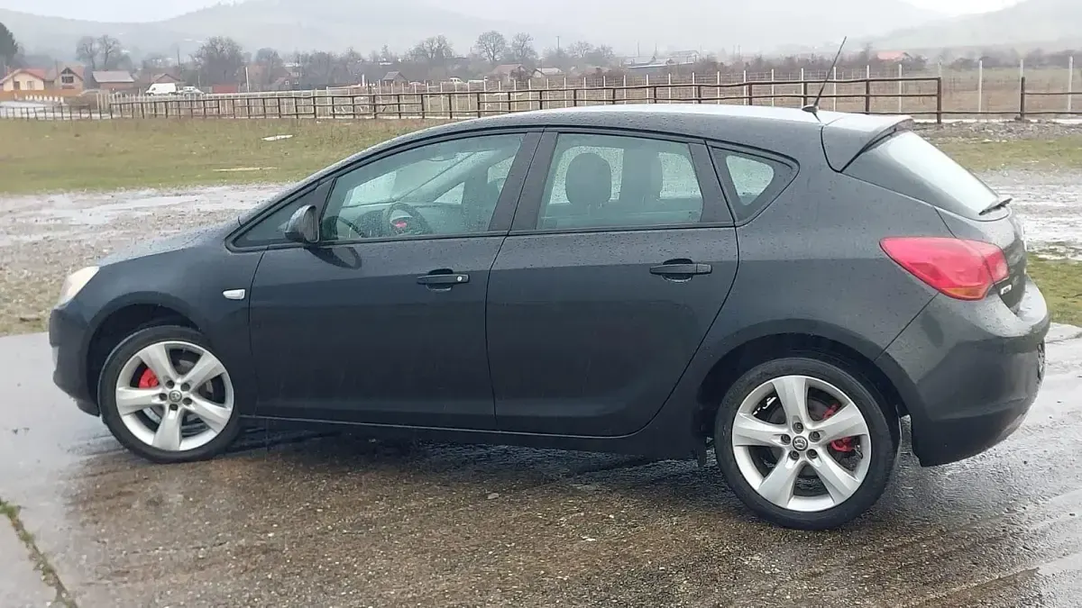 Gebraucht Opel Astra 110 PS (80 kW) 2011 Schwarz Kombi