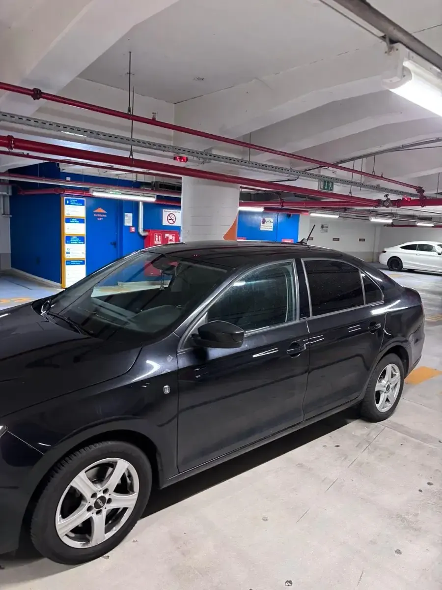 Gebraucht Seat Toledo 105 PS (77 kW) 2015 Schwarz Kleinwagen