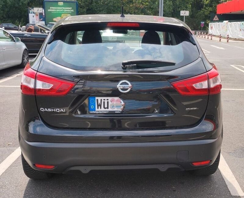 Gebraucht Nissan Qashqai Visia 116 PS (85 kW) 2014 Schwarz SUV