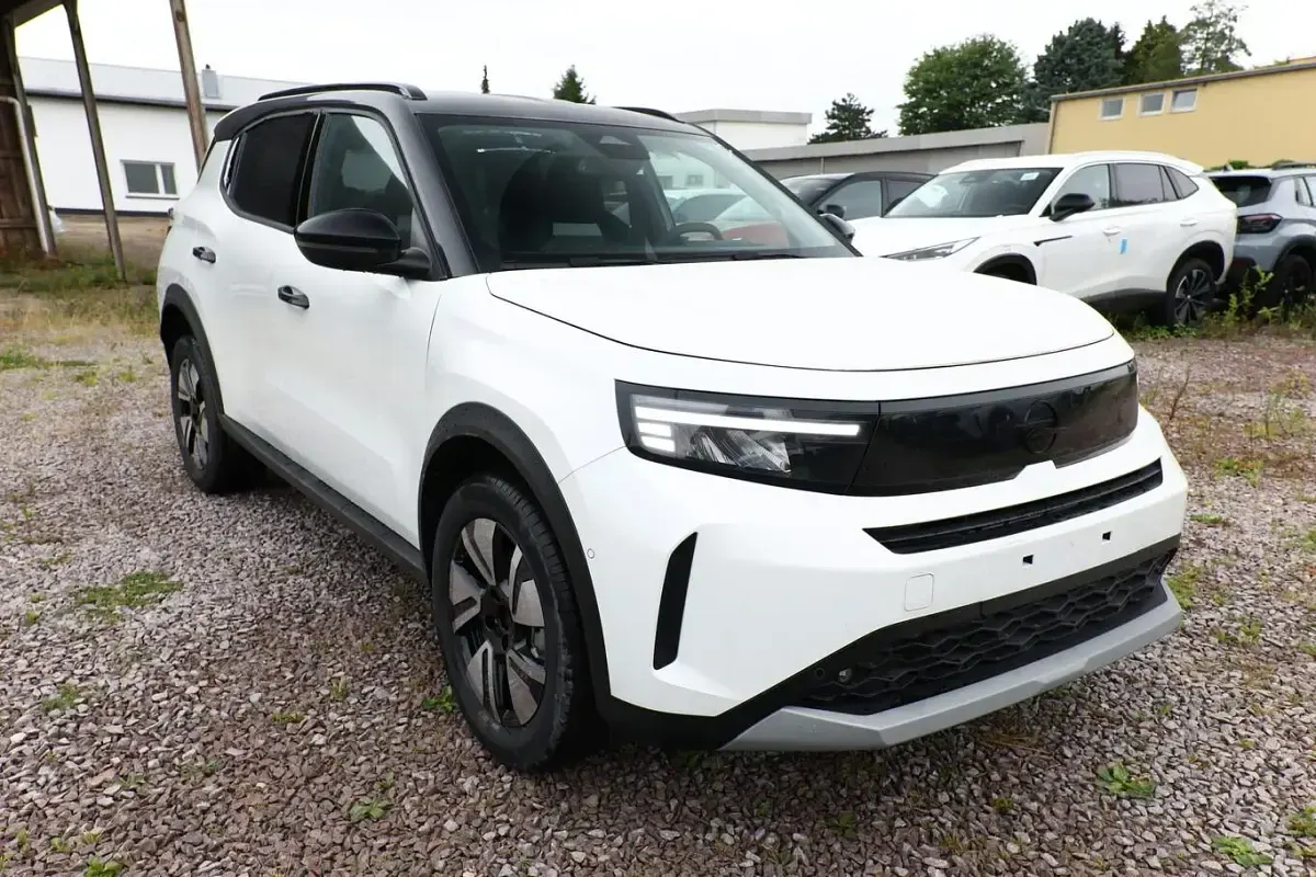 Neu Opel Frontera 145 PS (106 kW) 2026 Arktis weiß arktis weiß SUV
