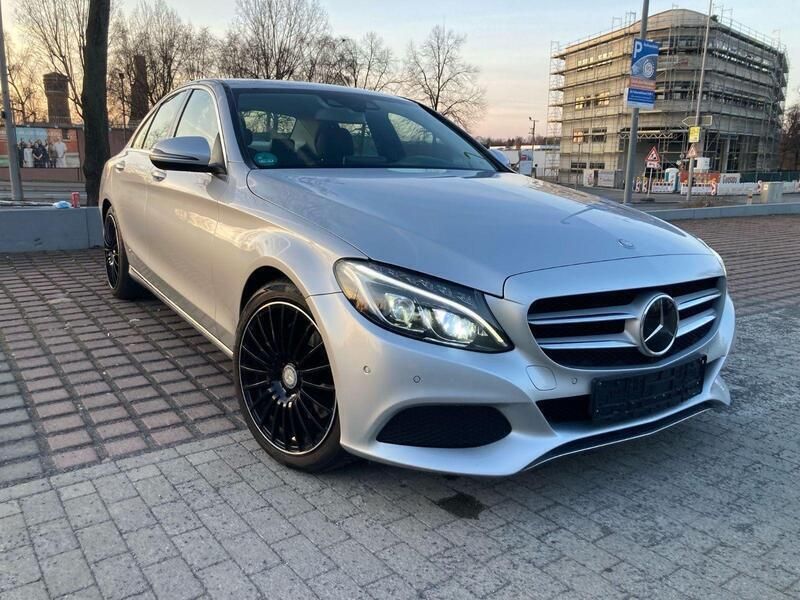 Silber Gebraucht 2017 Mercedes C250 AMG Limousine | 21.200 € (Guter Preis) - Bild 1/4