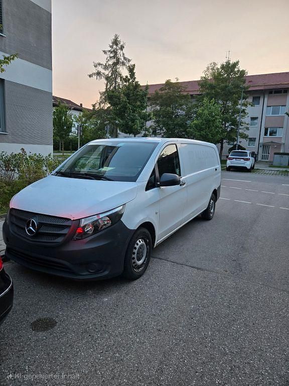 Weiß Gebraucht 2018 Mercedes Vito Van / Kleinbus | 10.749 € (Guter Preis) - Bild 1/4