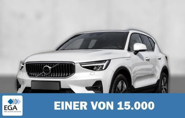 Weiß metallic Gebraucht 2023 Volvo XC40 Plus SUV | 36.960 € (Fairer Preis) - Bild 1/4