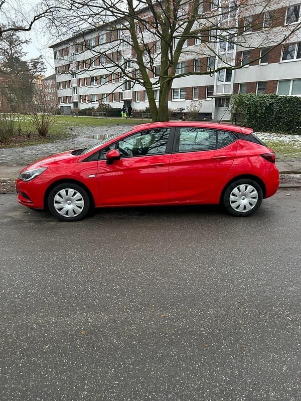Usata Opel Astra 102 CV (75 kW) 2016 Rosso Utilitaria