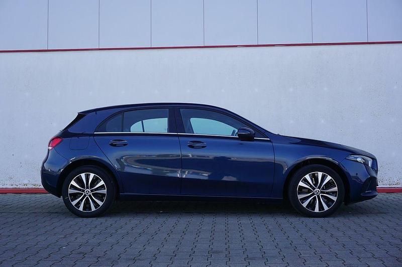 Gebraucht Mercedes A250 Style 218 PS (160 kW) 2022 Denimblau metalliclack 667u Limousine