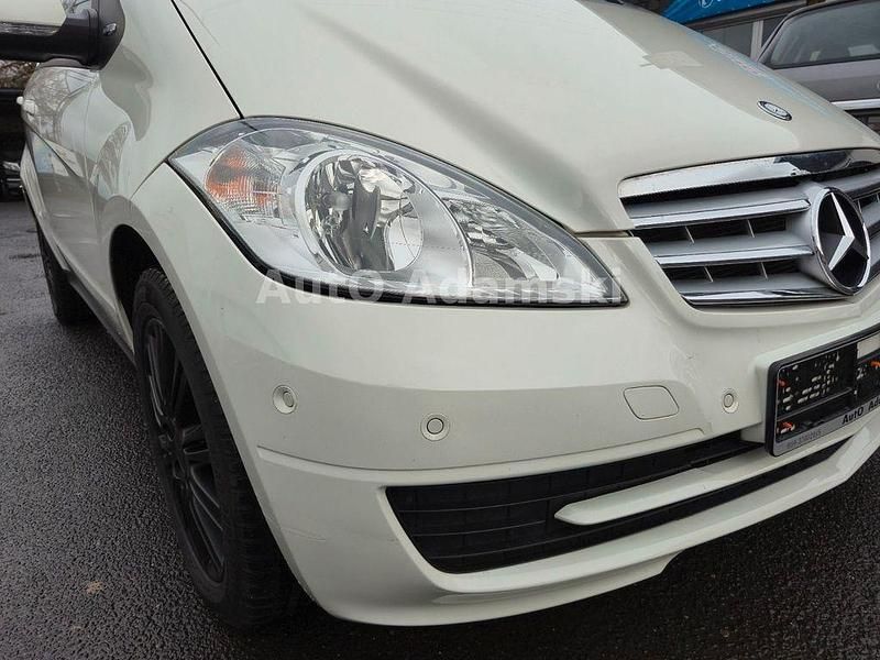 Gebraucht Mercedes A180 116 PS (85 kW) 2011 Weiß Van / Kleinbus