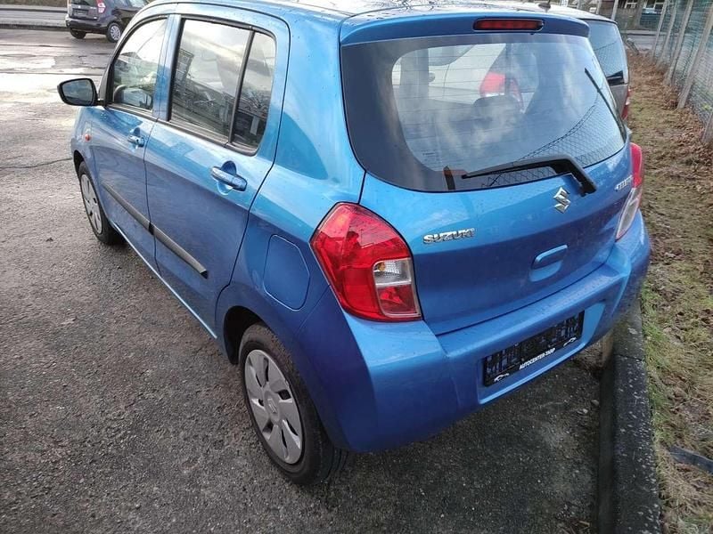 Blau Gebraucht 2016 Suzuki Celerio Club Kleinwagen | 8.200 € (Fairer Preis) - Bild 1/3