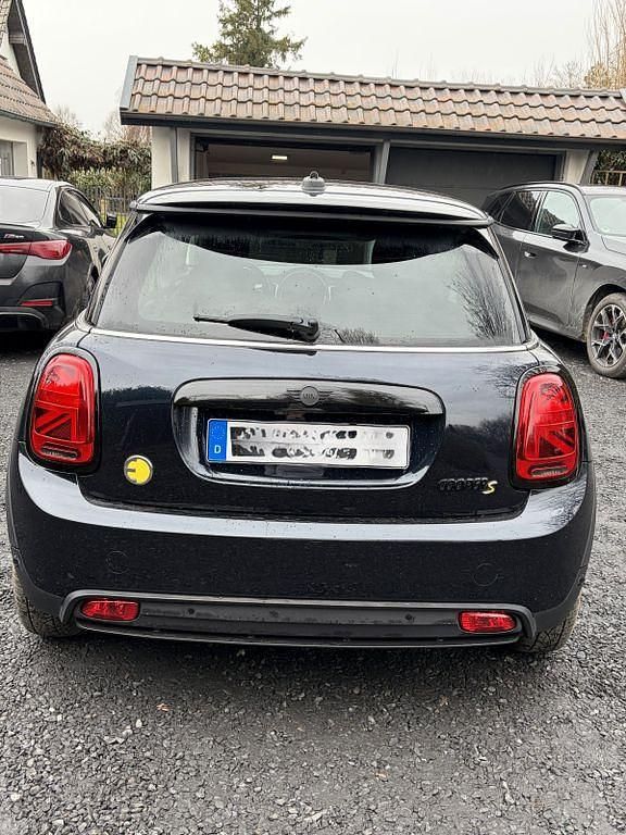 Second-hand Mini Cooper SE 135 kW (184 CP) 2023 Albastru Hatchback