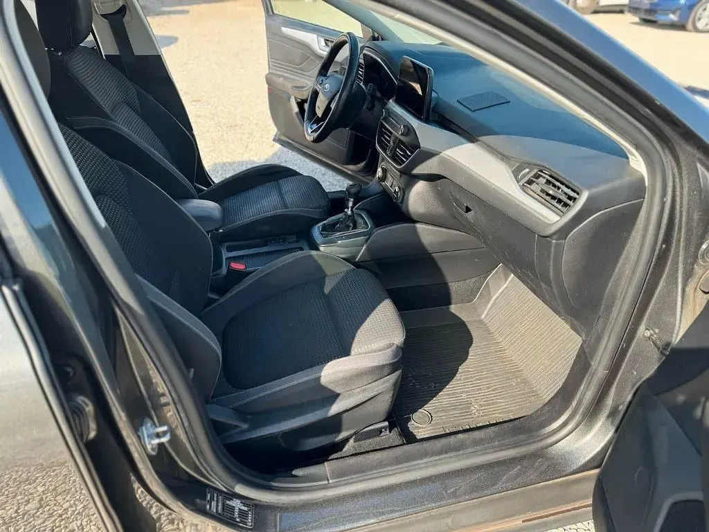 Gebraucht Ford Focus Cool & Connect 120 PS (88 kW) 2020 Grau Limousine