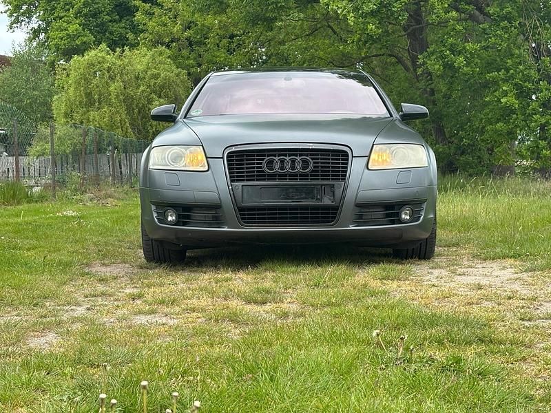 Grau Gebraucht 2004 Audi A6 Comfort Limousine | 6.000 € (Etwas zu teuer) - Bild 1/4