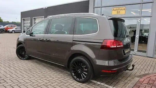 Gebraucht VW Sharan Highline 177 PS (130 kW) 2019 Braun Van / Kleinbus