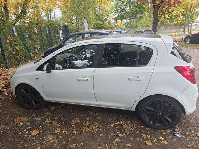 Gebraucht Opel Corsa 80 PS (58 kW) 2010 Kleinwagen