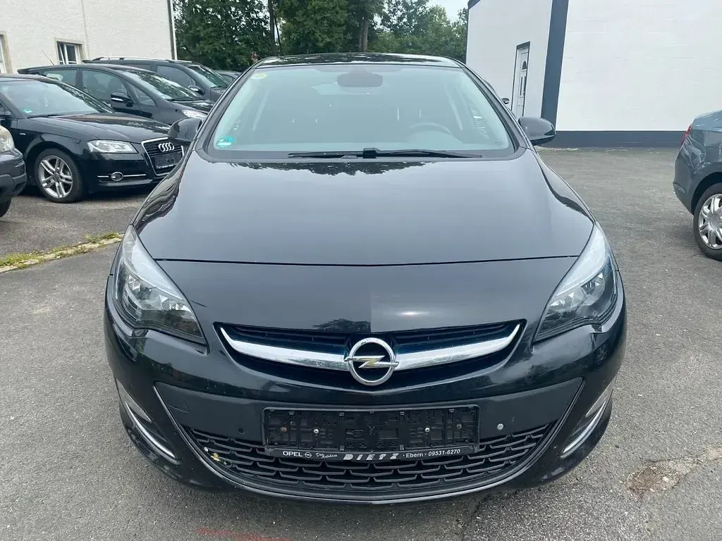 Gebraucht Opel Astra Edition 140 PS (102 kW) 2013 Schwarz Limousine