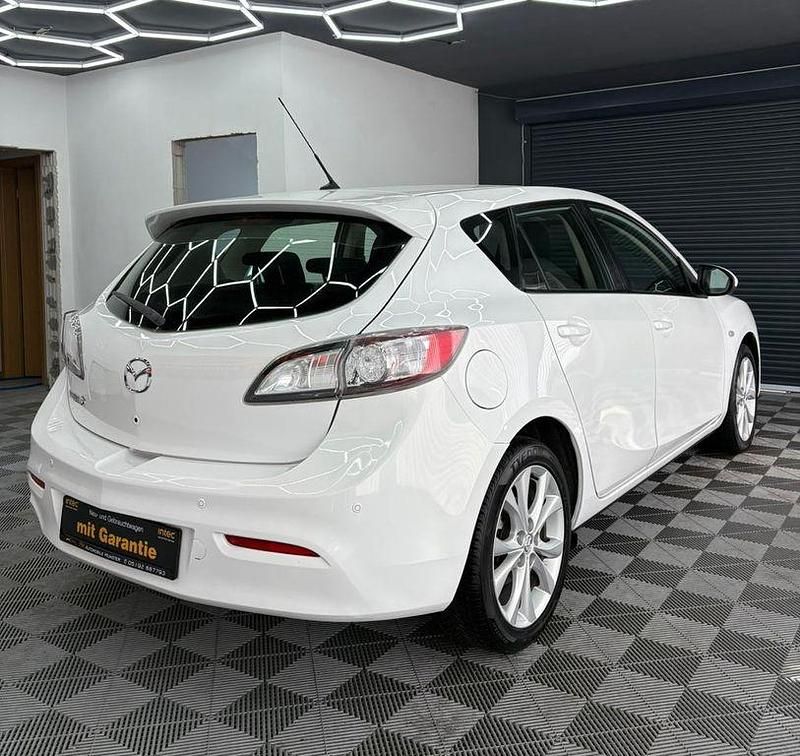 Gebraucht Mazda 3 90th Anniversary 105 PS (77 kW) 2010 Weiß Limousine