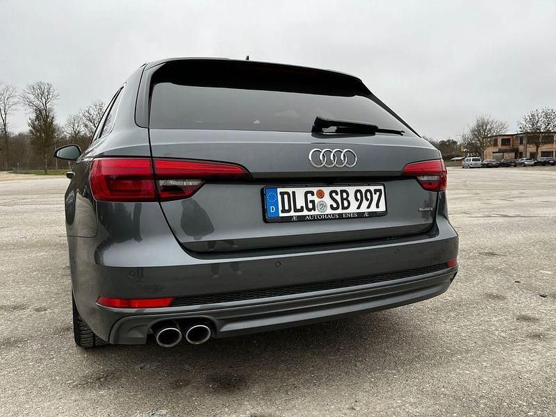 Grau Gebraucht 2016 Audi A4 Sport Kombi | 21.000 € (Etwas zu teuer) - Bild 1/4