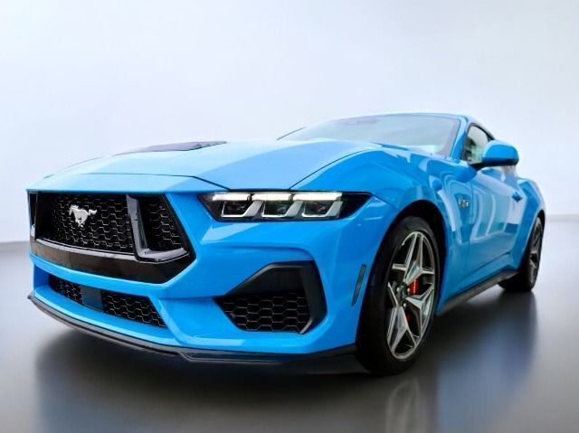 Blau metallic Neu 2025 Ford Mustang GT Fastback Coupé | 59.990 € (Fairer Preis) - Bild 1/4