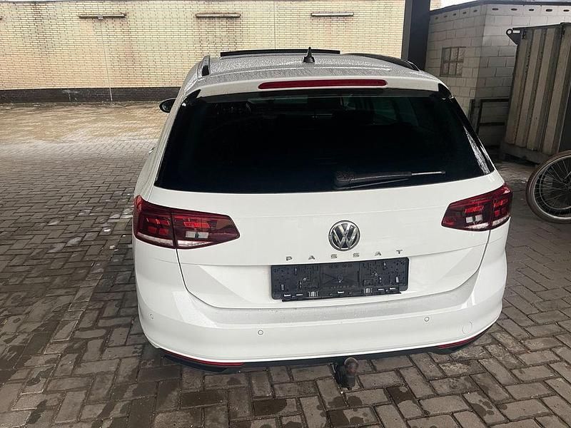 Gebraucht VW Passat 150 PS (110 kW) 2020 Weiß Limousine