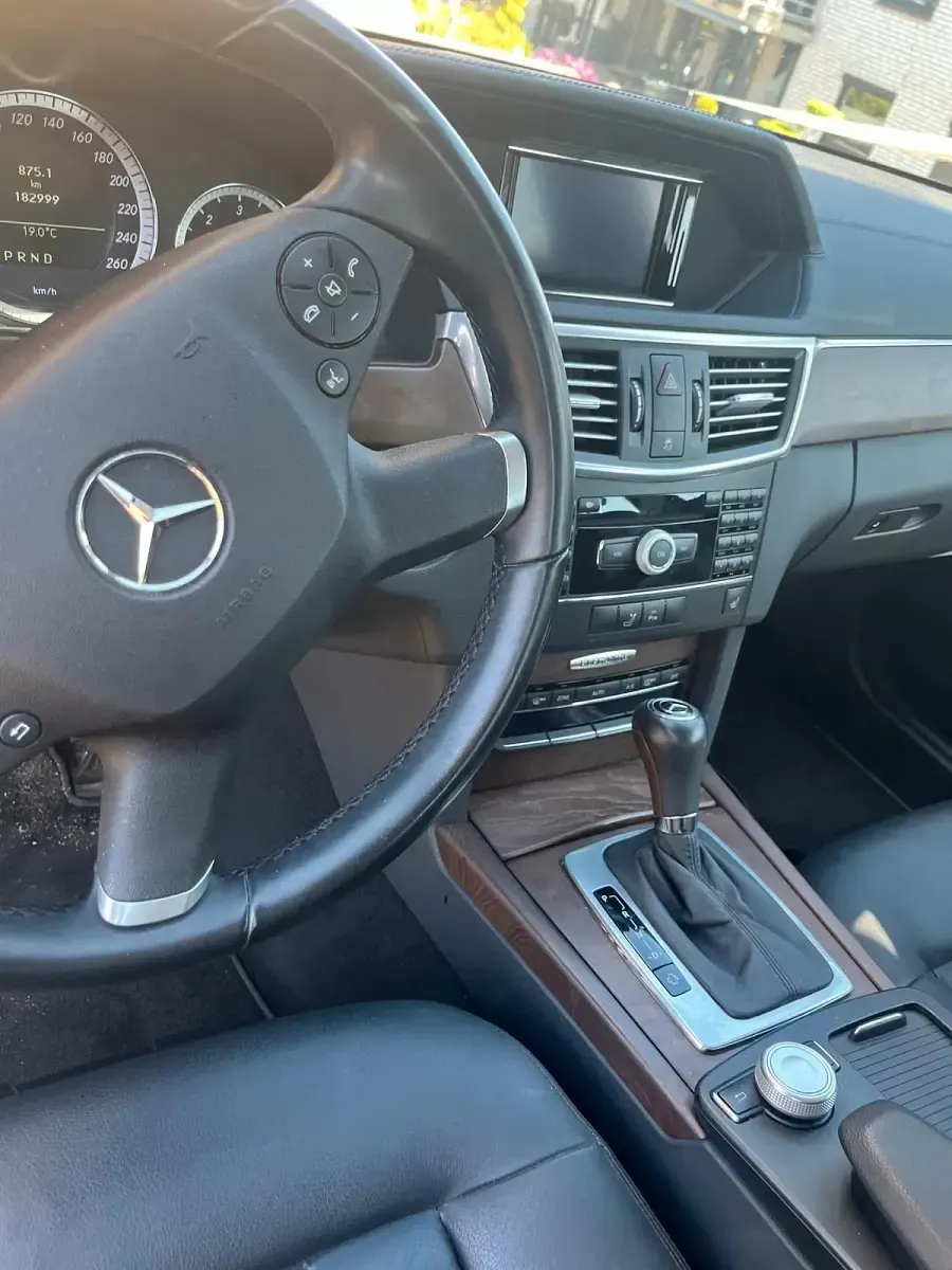 Gebraucht Mercedes E250 Elegance 204 PS (150 kW) 2011 Grau Kombi