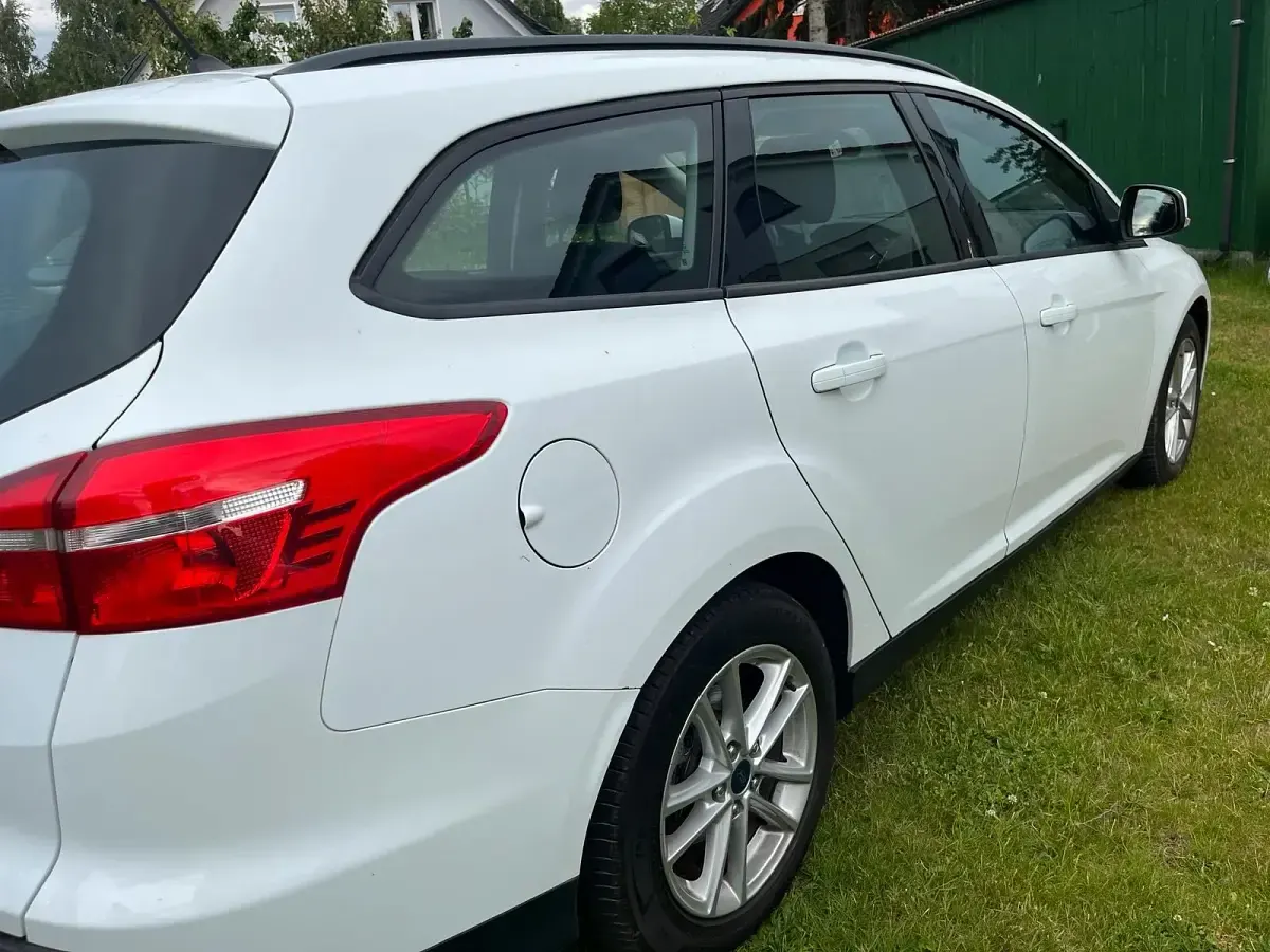 Gebraucht Ford Focus 100 PS (73 kW) 2018 Weiß Kombi