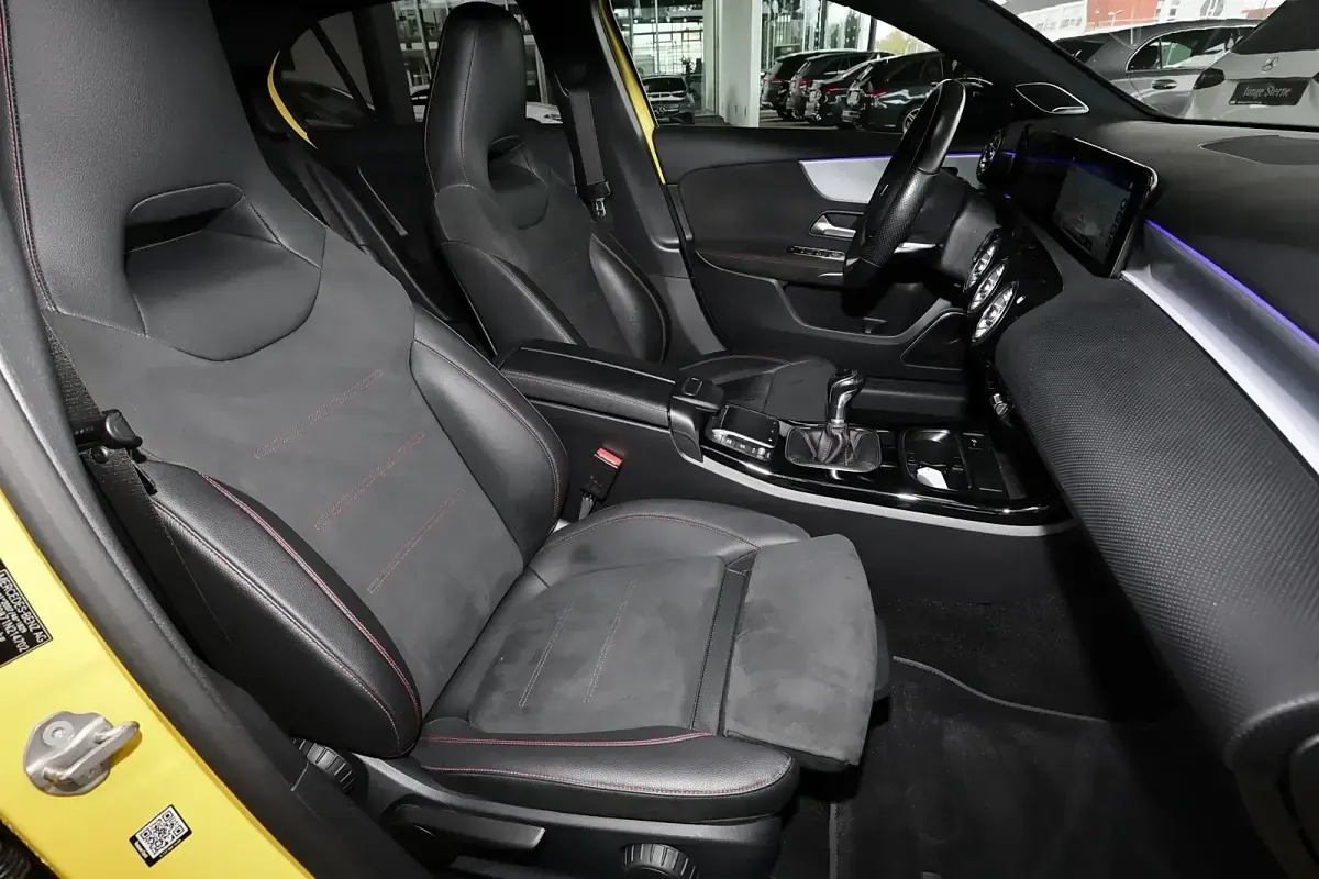 Gebraucht Mercedes A200 AMG 163 PS (119 kW) 2020 Unilack sonnengelb Limousine