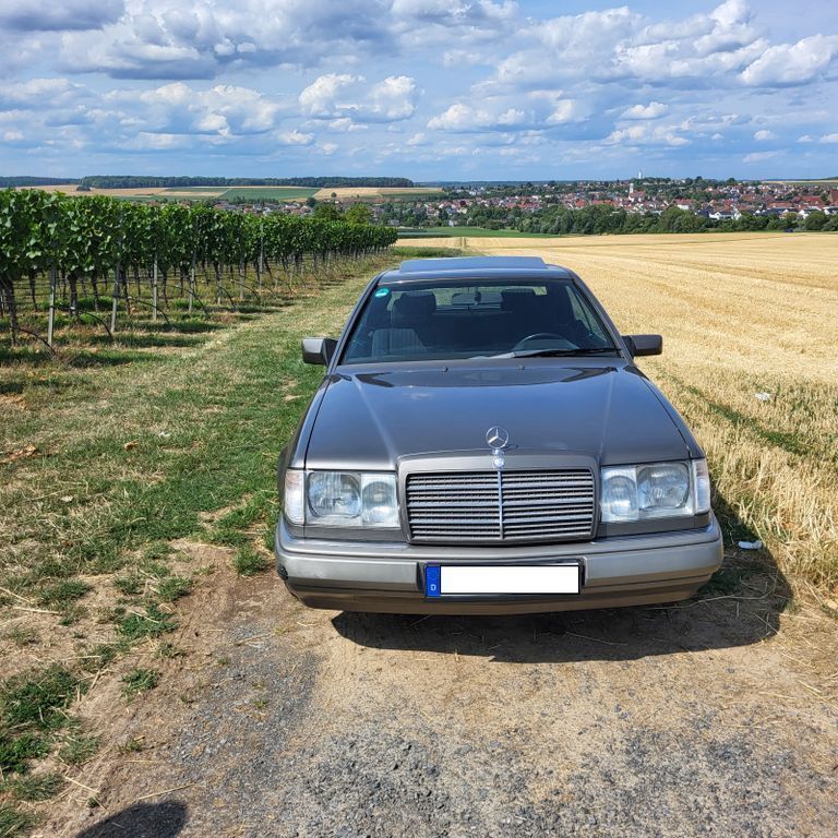 Grau Gebraucht 1989 Mercedes E300 Coupé | 6.500 € - Bild 1/4