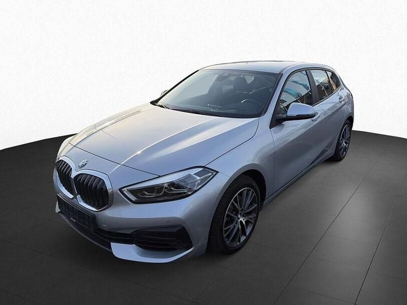 Gebraucht BMW 118 Advantage 150 PS (110 kW) 2021 Glaciersilber (silber) Kleinwagen
