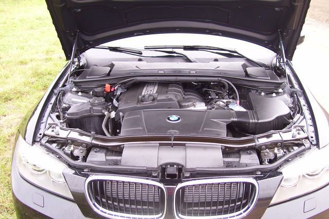 Gebraucht BMW 318 Exclusive 194 PS (142 kW) 2011 Schwarz metallic Limousine