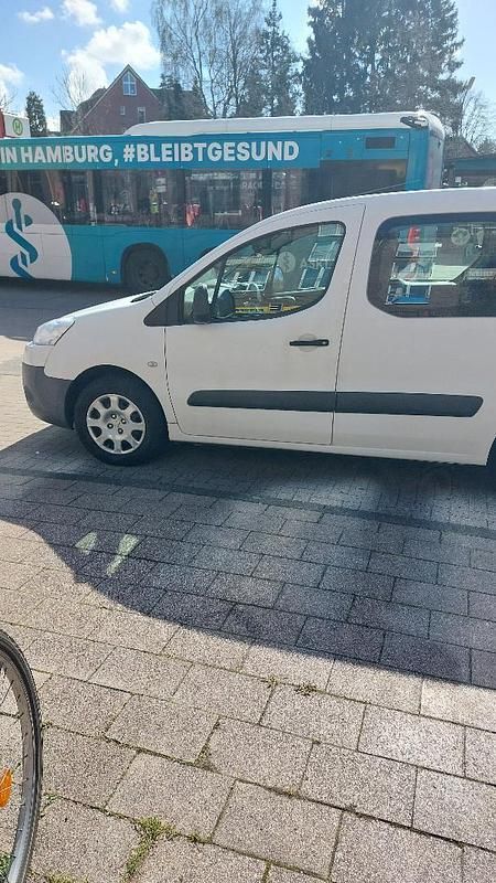 Gebraucht Peugeot TePee 75 PS (55 kW) 2011 Weiß Limousine