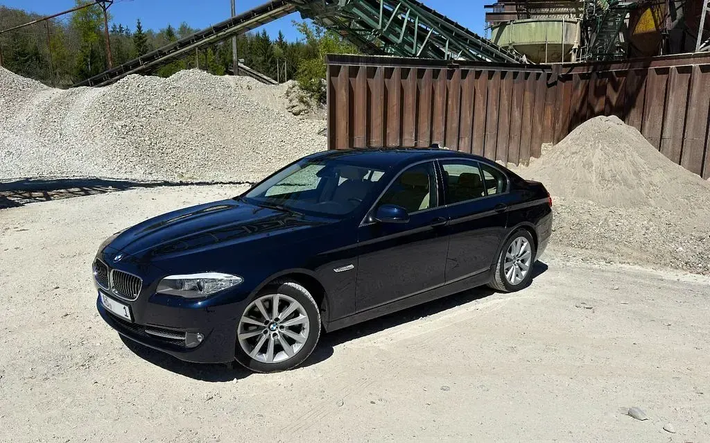 Second-hand BMW 520 184 CP (135 kW) 2010 Albastru Berlinǎ