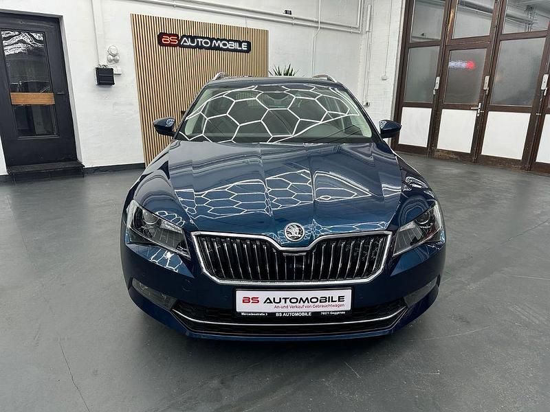 Gebraucht Skoda Superb Style 190 PS (139 kW) 2016 Blau Kombi