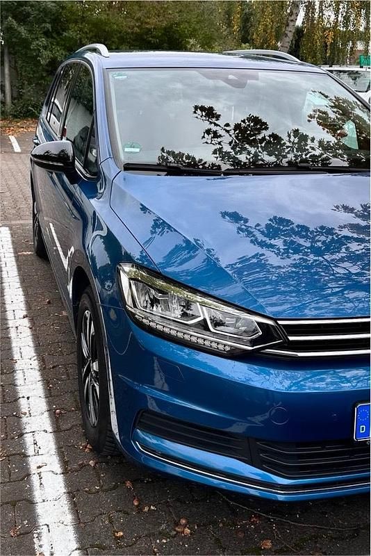 Blau Gebraucht 2019 VW Touran Van / Kleinbus | 18.499 € (Fairer Preis) - Bild 1/4