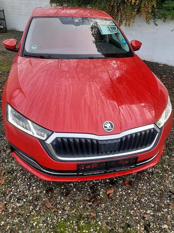 Gebraucht Skoda Octavia 116 PS (85 kW) 2021 Rot Limousine