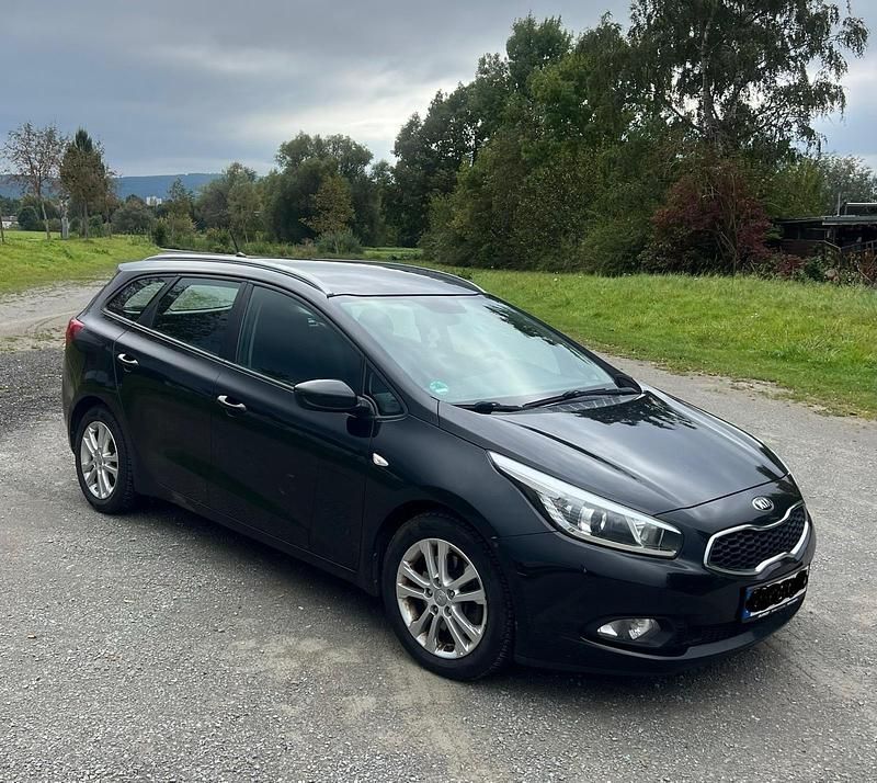 Schwarz Gebraucht 2015 Kia Ceed Kleinwagen | 9.099 € (Etwas zu teuer) - Bild 1/4