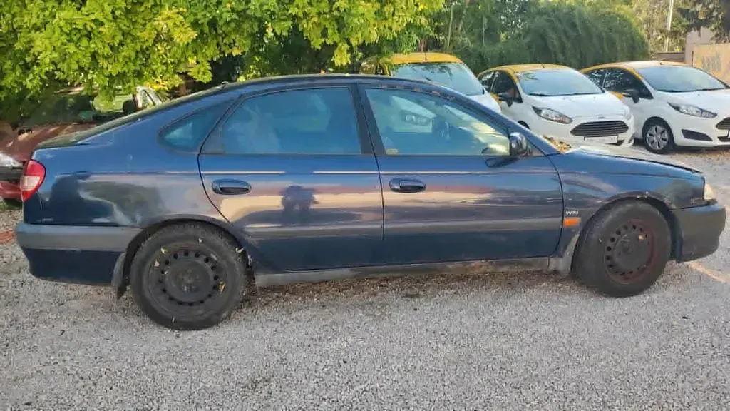 Gebraucht Toyota Avensis 110 PS (80 kW) 2001 Limousine
