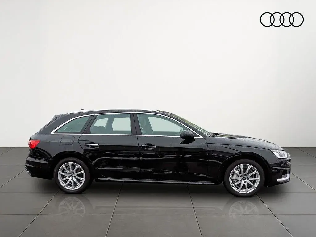 Używany Audi A4 Advanced Plus 204 KM (150 kW) 2023 Czarny Kombi
