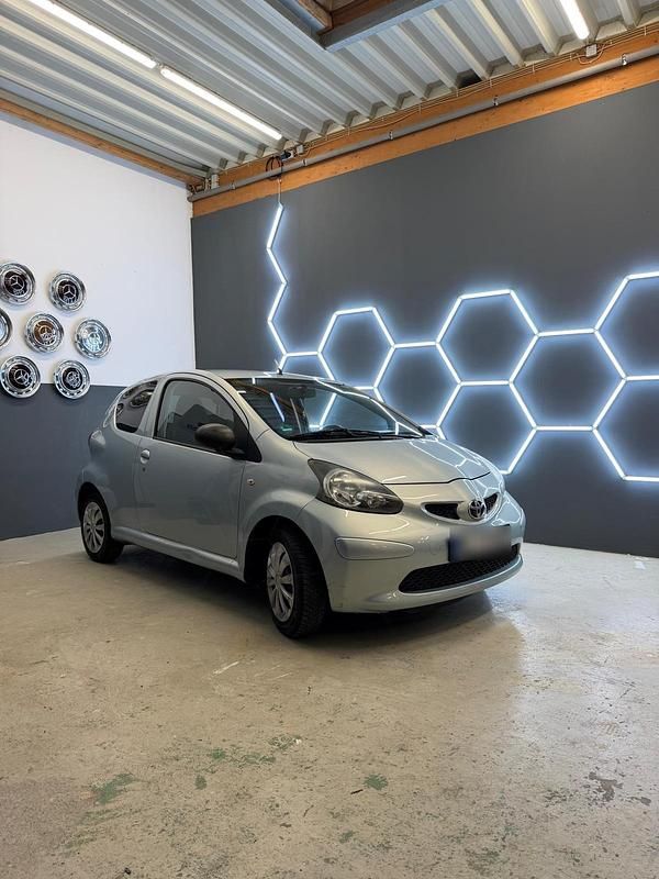 Gebraucht Toyota Aygo 67 PS (49 kW) 2005 Blau Kleinwagen