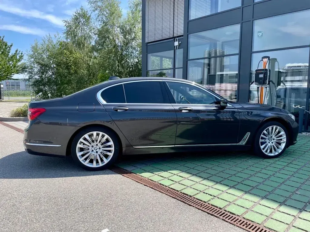 Gebraucht BMW 740 Executive 320 PS (235 kW) 2018 Grau Limousine