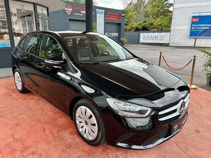 Schwarz Gebraucht 2020 Mercedes B200 Business Van / Kleinbus | 19.490 € (Guter Preis) - Bild 1/4