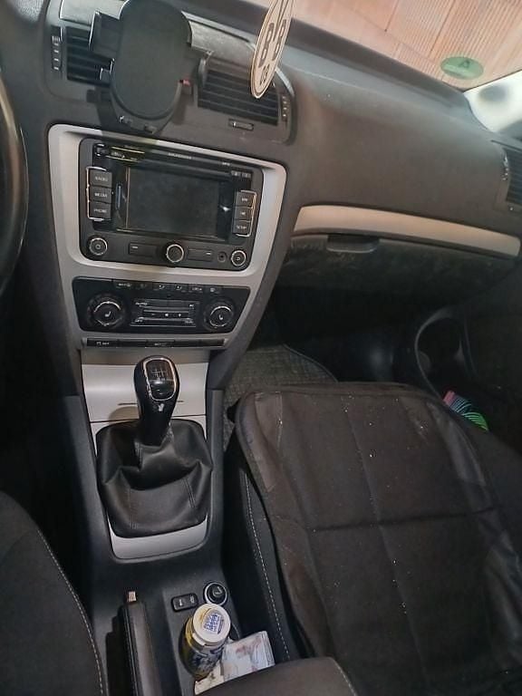 Gebraucht Skoda Octavia Ambiente 160 PS (117 kW) 2012 Schwarz Kombi