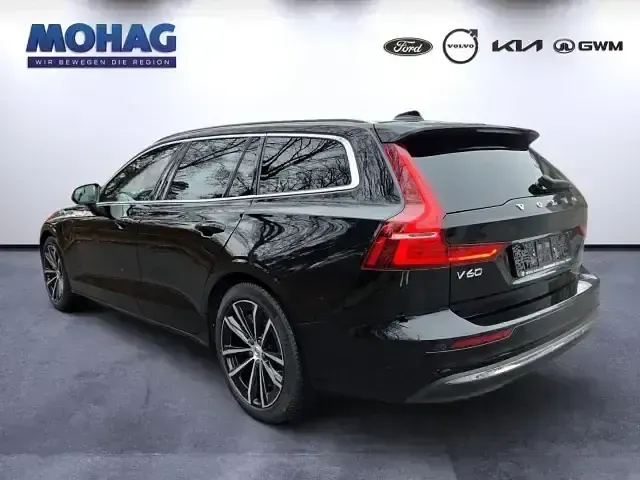 Gebraucht Volvo V60 Core 350 PS (257 kW) 2022 Schwarz Kombi