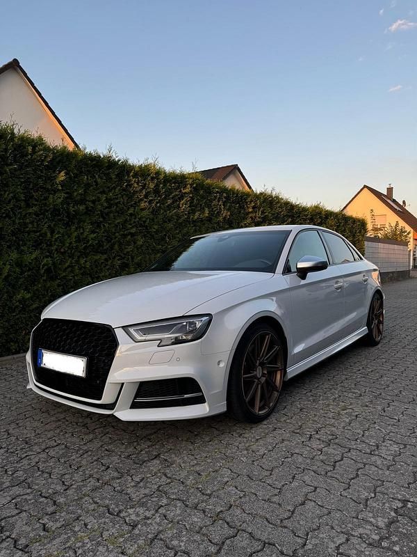 Weiß Gebraucht 2017 Audi S3 Comfort Limousine | 28.900 € (Fairer Preis) - Bild 1/4