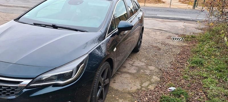 Gebraucht Opel Astra Edition 150 PS (110 kW) 2017 Grün Kombi