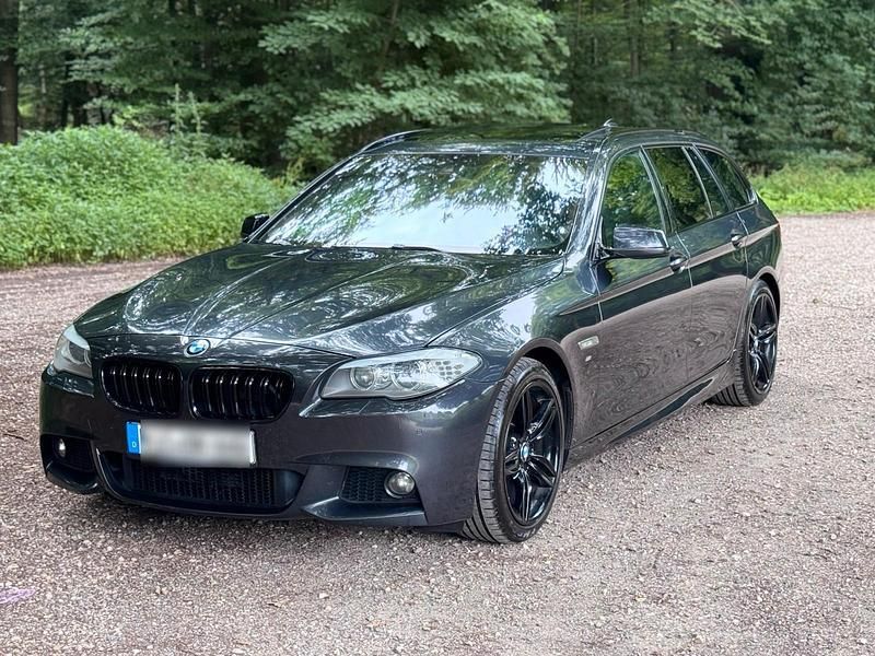 Andere außenfarben Gebraucht 2012 BMW 530 M Sport Kombi | 11.000 € (Teuer) - Bild 1/4