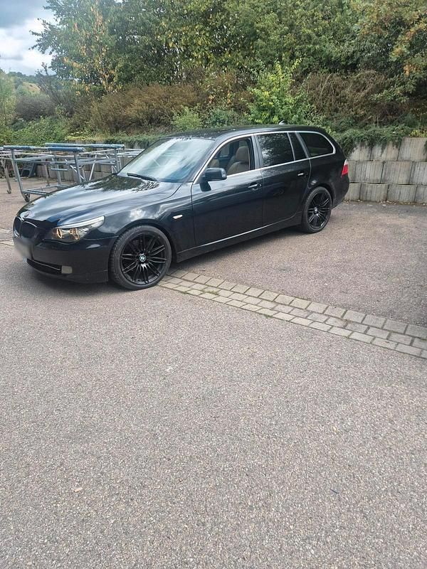 Gebraucht BMW 525 197 PS (144 kW) 2008 Schwarz Kombi