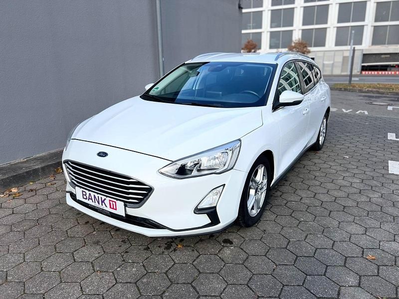 Weiß Gebraucht 2018 Ford Focus Cool & Connect Kombi | 9.900 € (Fairer Preis) - Bild 1/4