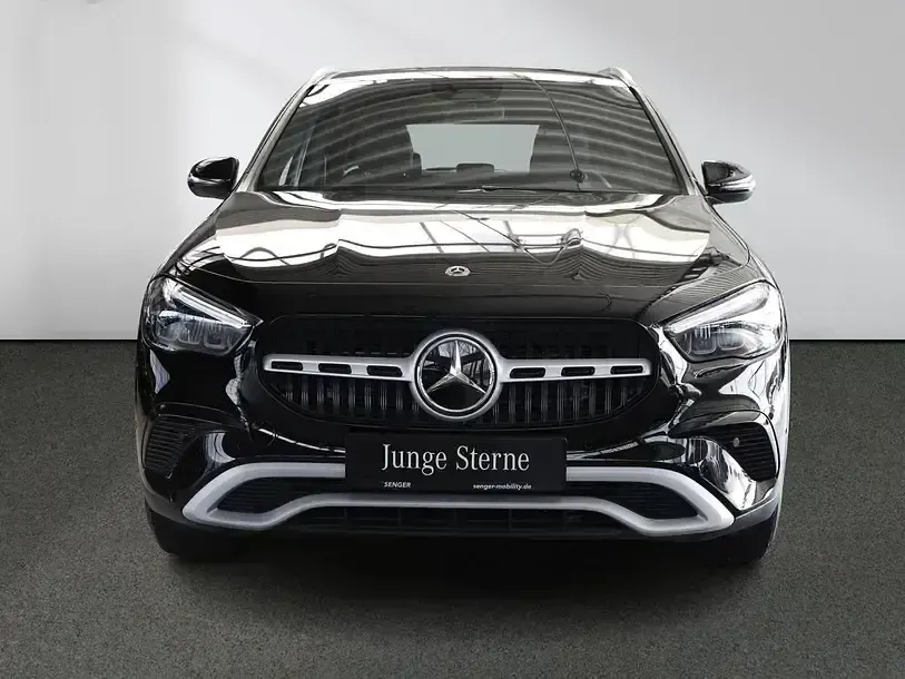 Gebraucht Mercedes GLA200 163 PS (119 kW) 2024 Unilack nachtschwarz SUV