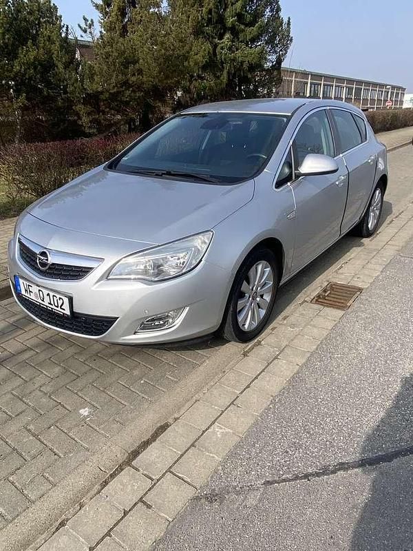 Gebraucht Opel Astra Cosmo 160 PS (117 kW) 2010 Grau Kleinwagen