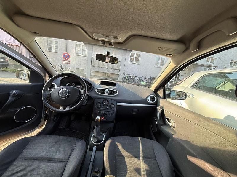Gebraucht Renault Clio II 75 PS (55 kW) 2007 Grau Limousine