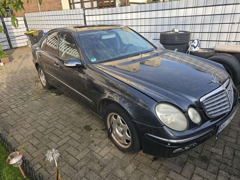 Gebraucht 2004 Mercedes E220 Classic Limousine | 2.350 € (Superpreis) - Bild 1/4