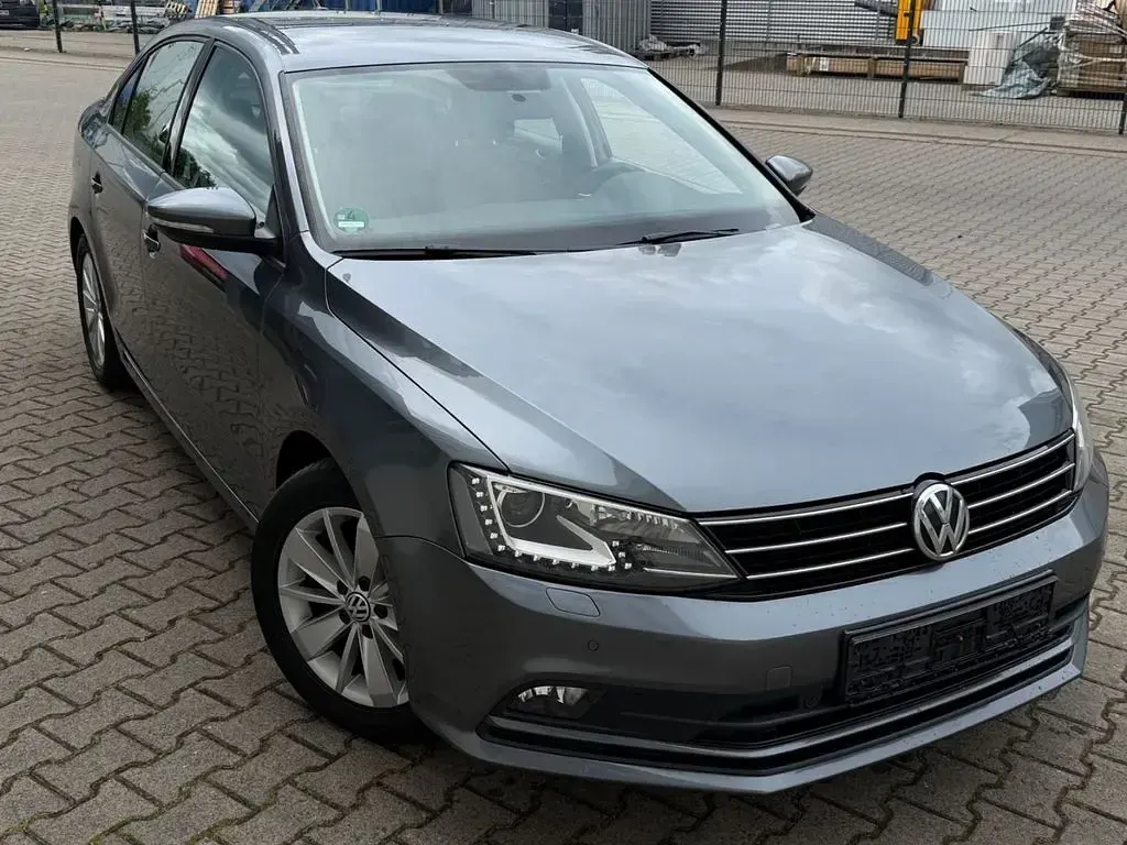 Gebraucht VW Jetta 150 PS (110 kW) 2015 Grau Limousine